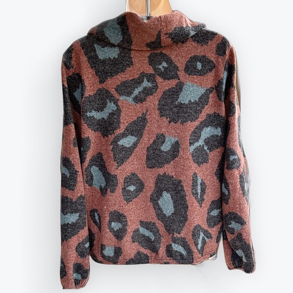 Tribal Funnel Neck Fleecy Leopard Print Sweater Made in Canada ~ M - Picture 3 of 11